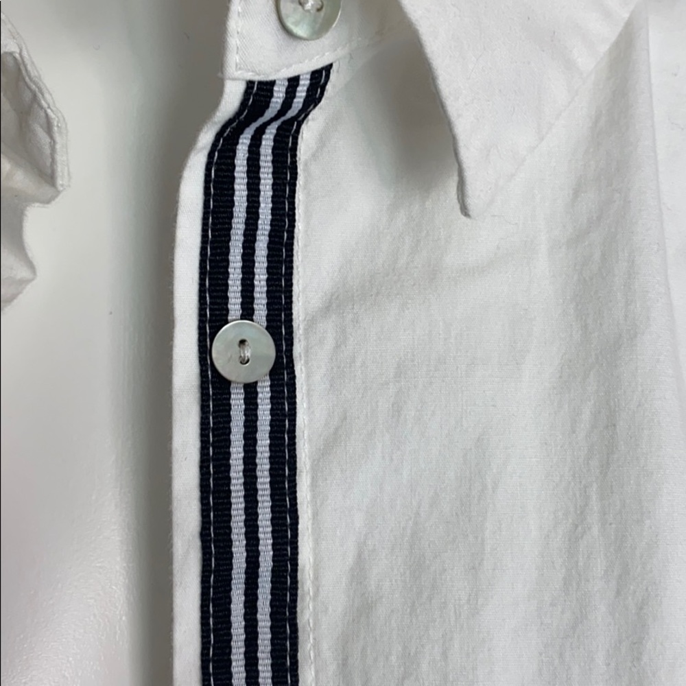 Clean sharp white blouse - Picture 2 of 5
